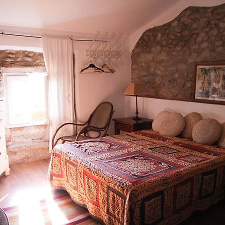 Fonda La Pepa Maca Hotel Монелс Екстериор снимка