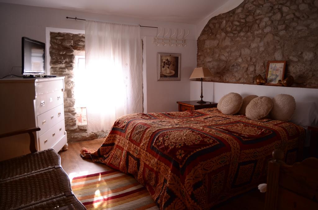 Fonda La Pepa Maca Hotel Монелс Екстериор снимка