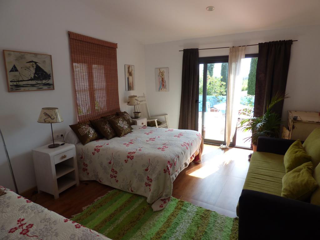 Fonda La Pepa Maca Hotel Монелс Екстериор снимка
