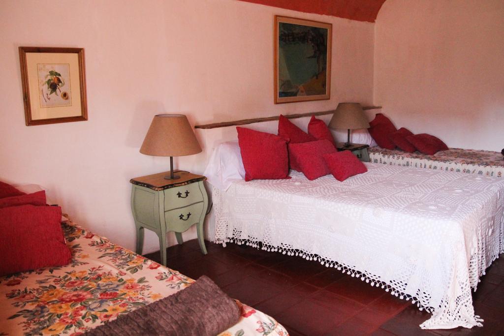 Fonda La Pepa Maca Hotel Монелс Екстериор снимка