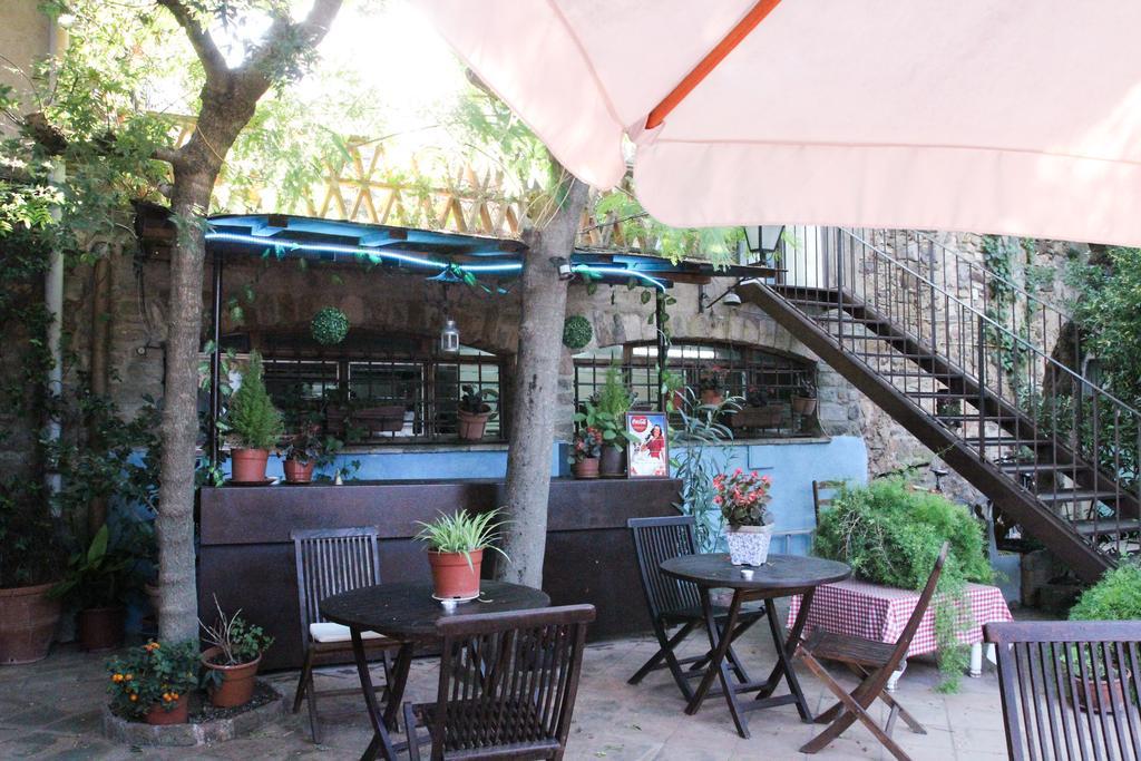 Fonda La Pepa Maca Hotel Монелс Екстериор снимка