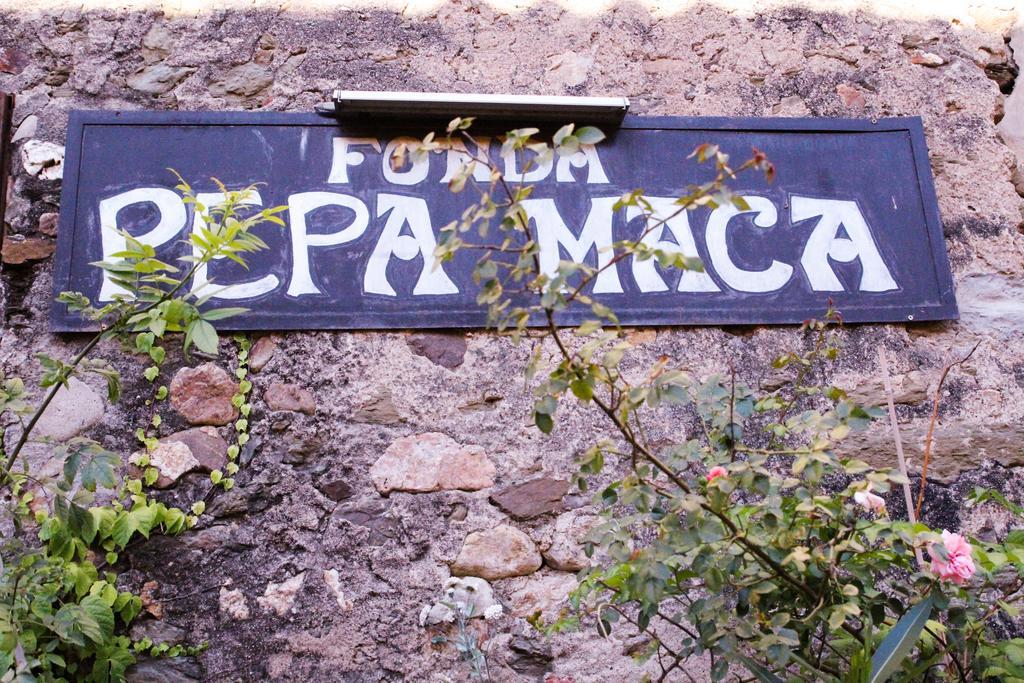 Fonda La Pepa Maca Hotel Монелс Екстериор снимка