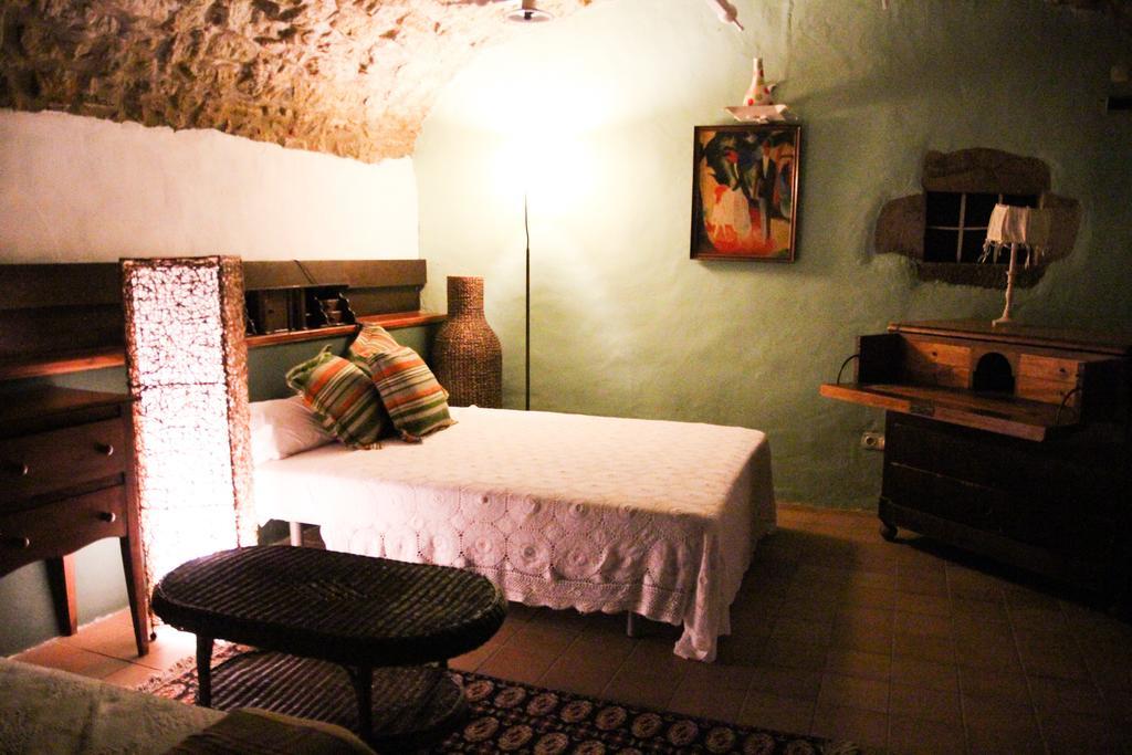 Fonda La Pepa Maca Hotel Монелс Екстериор снимка