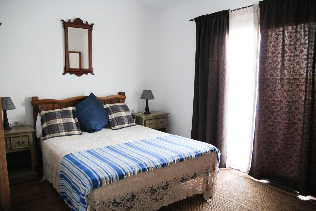 Fonda La Pepa Maca Hotel Монелс Екстериор снимка