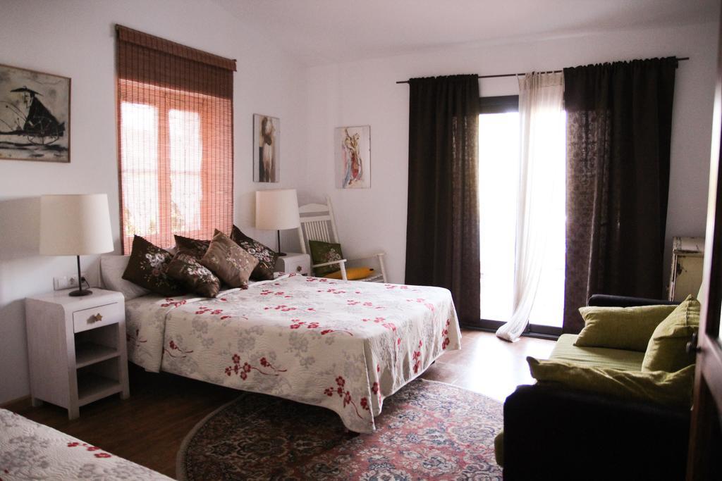 Fonda La Pepa Maca Hotel Монелс Екстериор снимка
