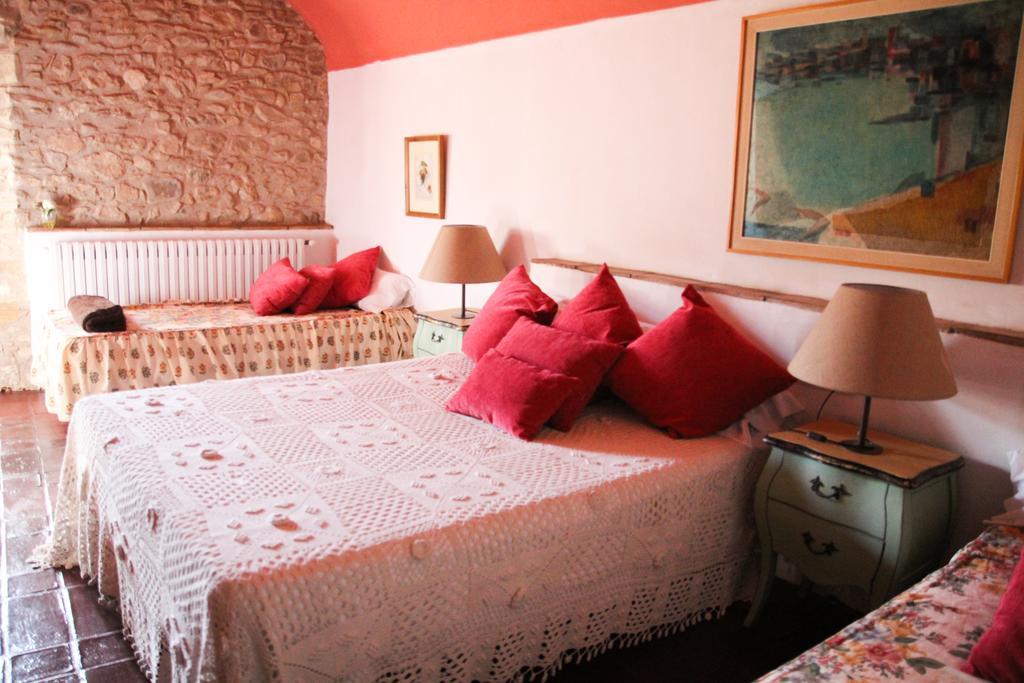 Fonda La Pepa Maca Hotel Монелс Екстериор снимка