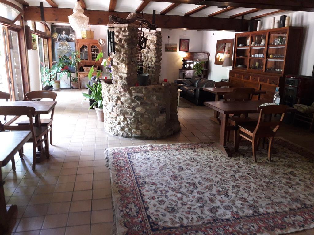 Fonda La Pepa Maca Hotel Монелс Екстериор снимка