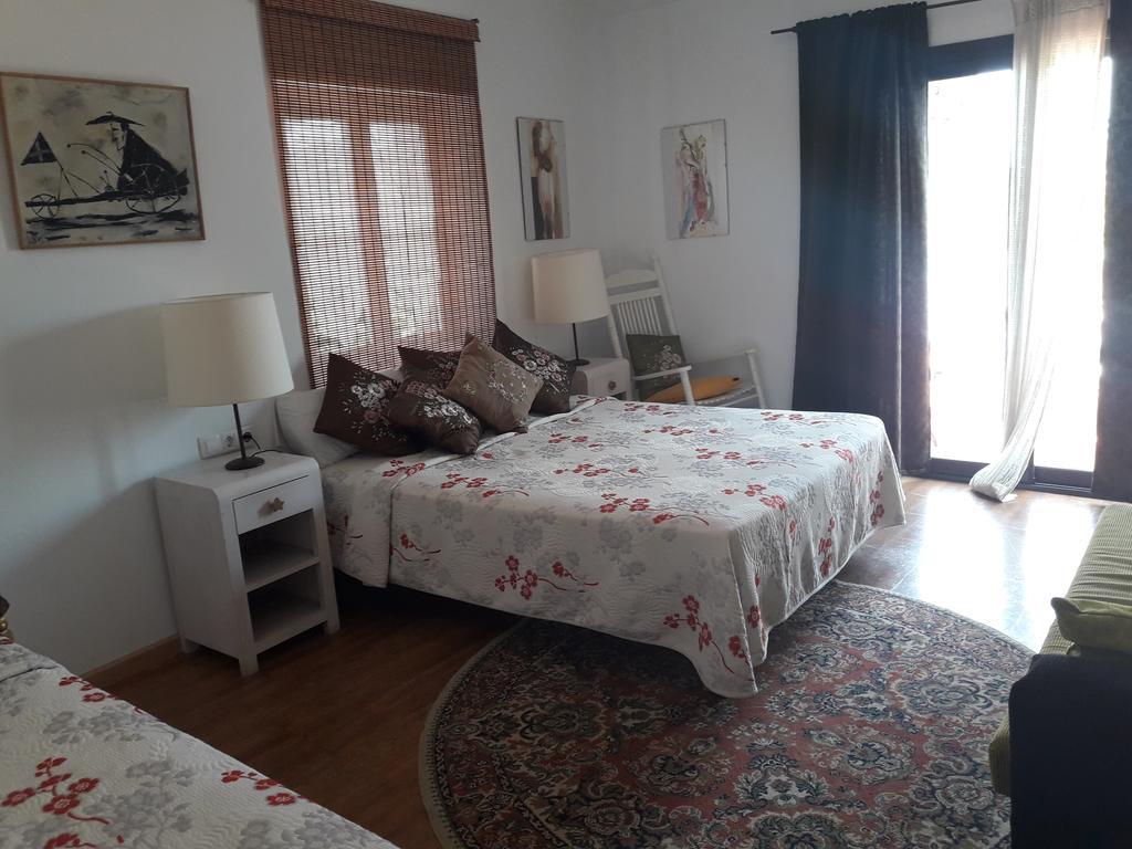 Fonda La Pepa Maca Hotel Монелс Екстериор снимка